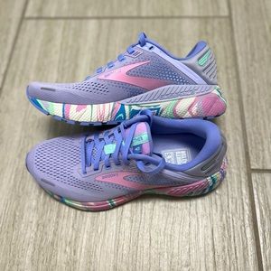 Womens Brooks Adrenaline GTS size 7.5